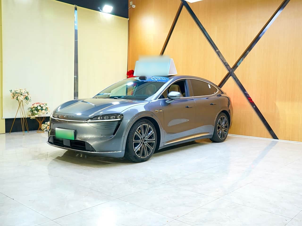 R7 2024 EV 736km UItra