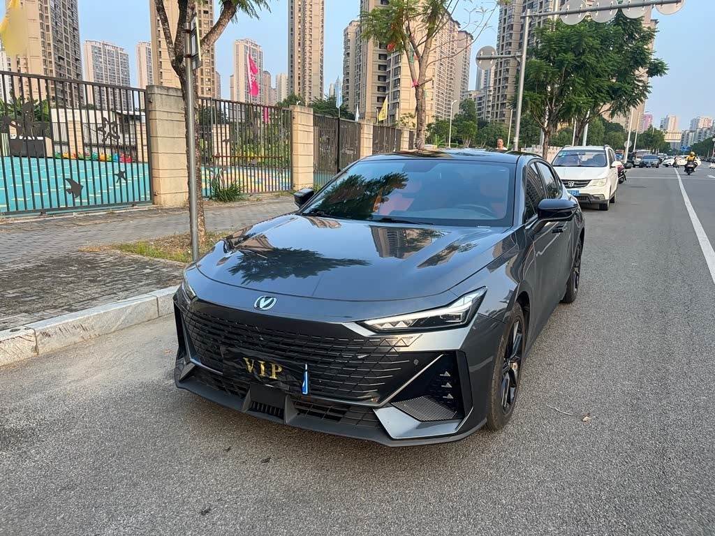 UNI-V 2022 1.5T Premium