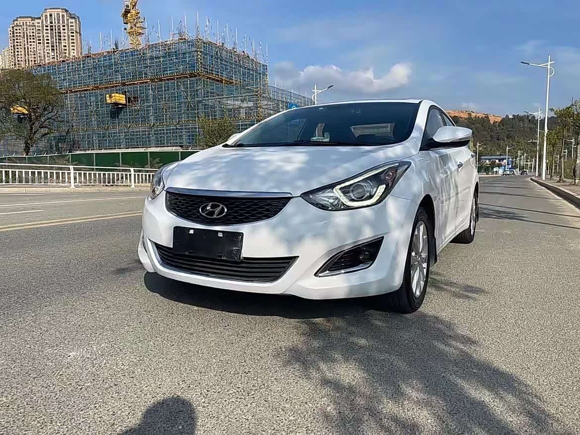 Elantra 2016 1.6L AT Smart