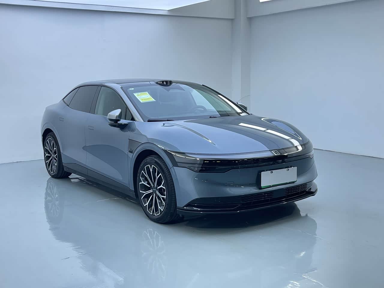 007 2025 RWD ADAS 75kWh