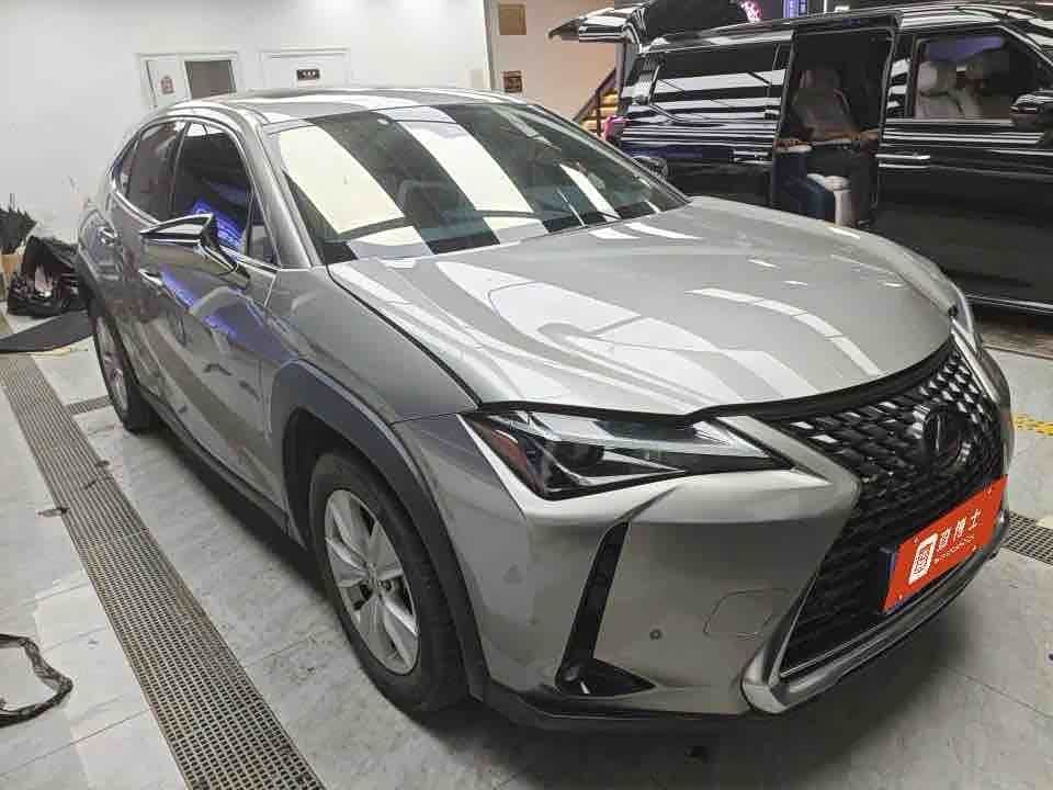 LexusUX 2020 260h China V