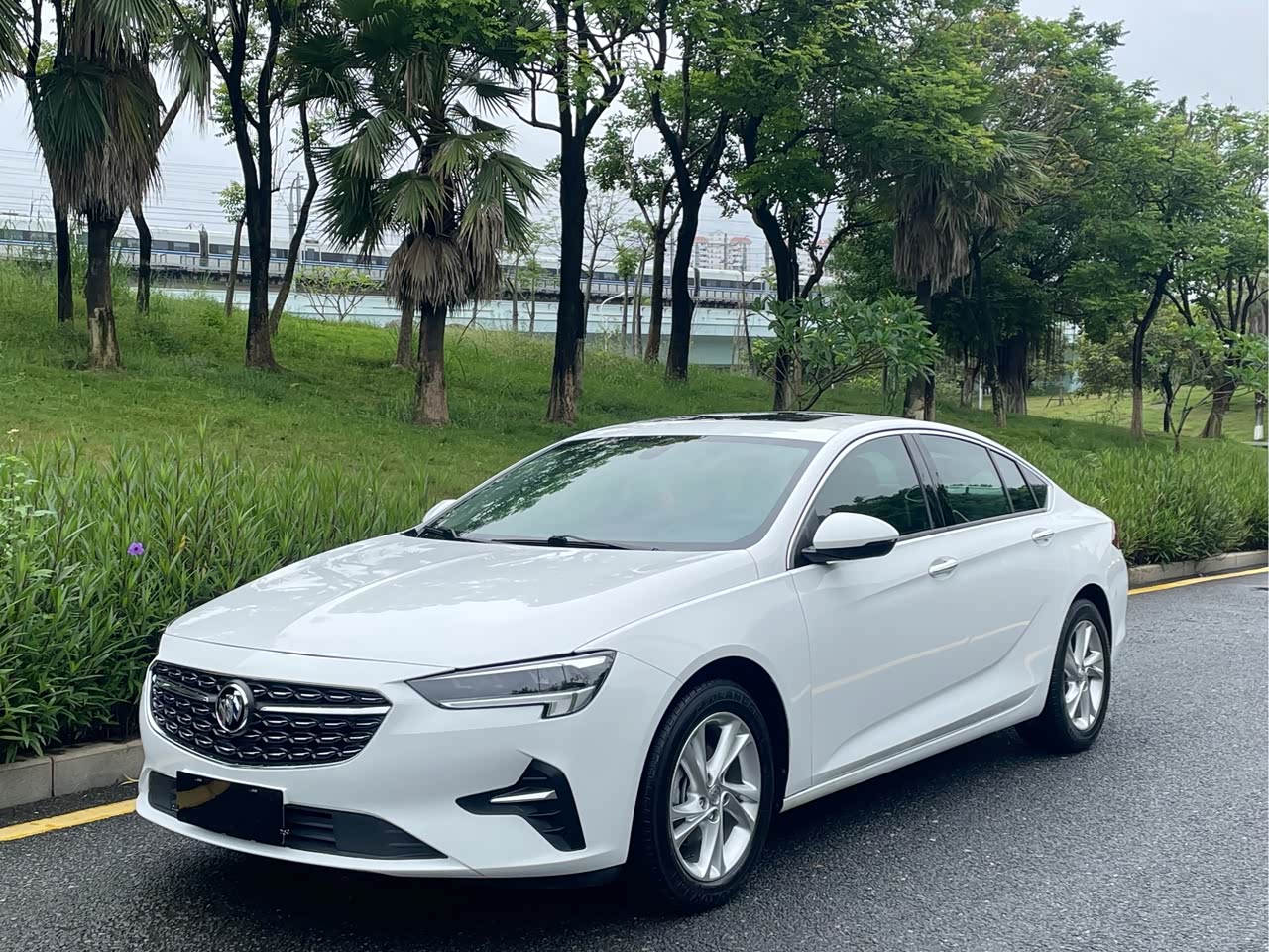 Regal 2021 552T Elite