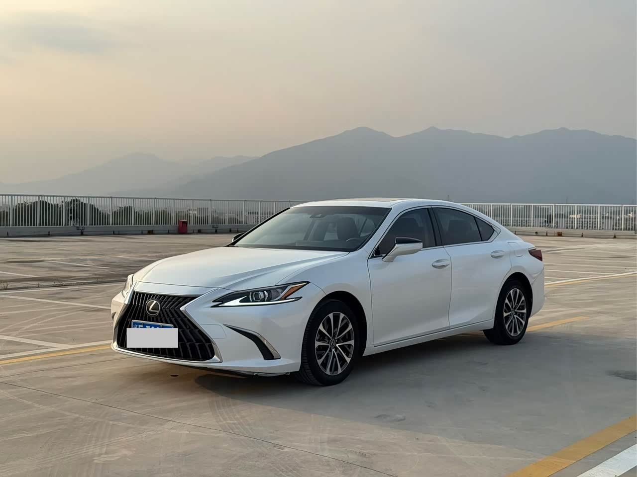 LexusES 2023 200 Excellence