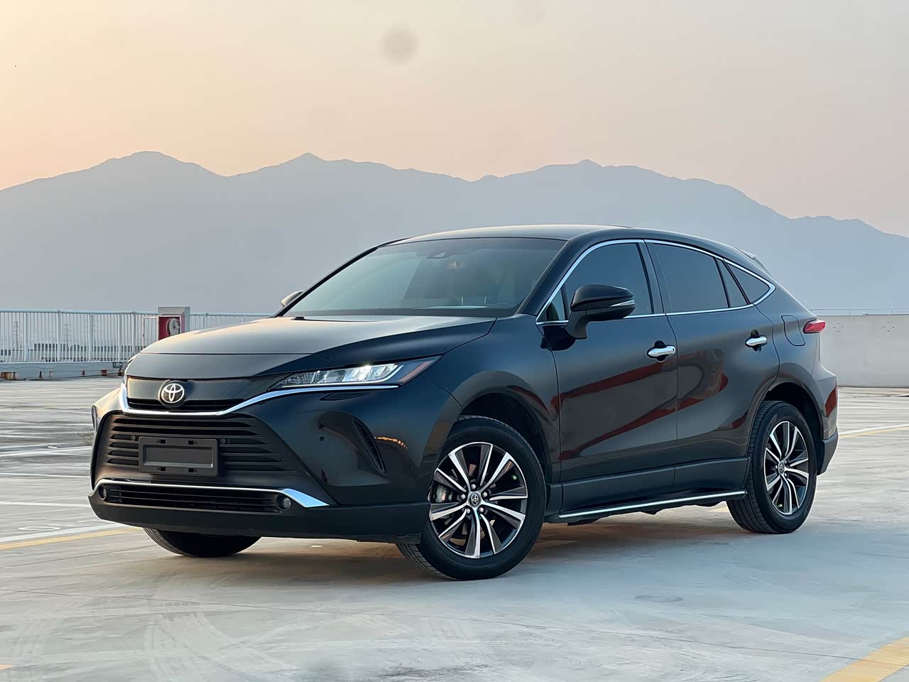Harrier 2023 2.0L CVT RWD Luxury