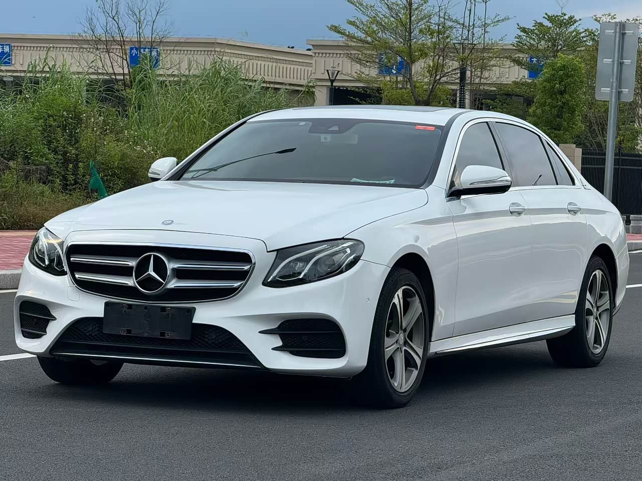 Mercedes-BenzE-Class 2016 E 200 L Sport