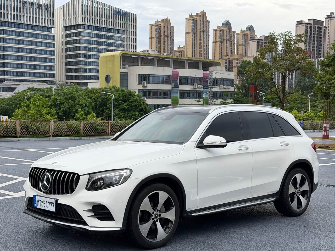 Mercedes-BenzGLC 2018 Facelift GLC 300 4MATIC Dynamic
