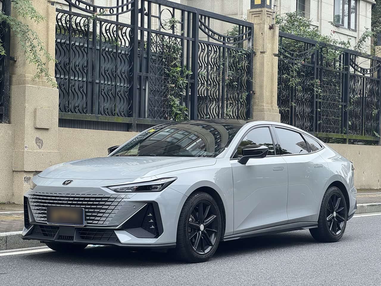 UNI-V 2022 1.5T Premium