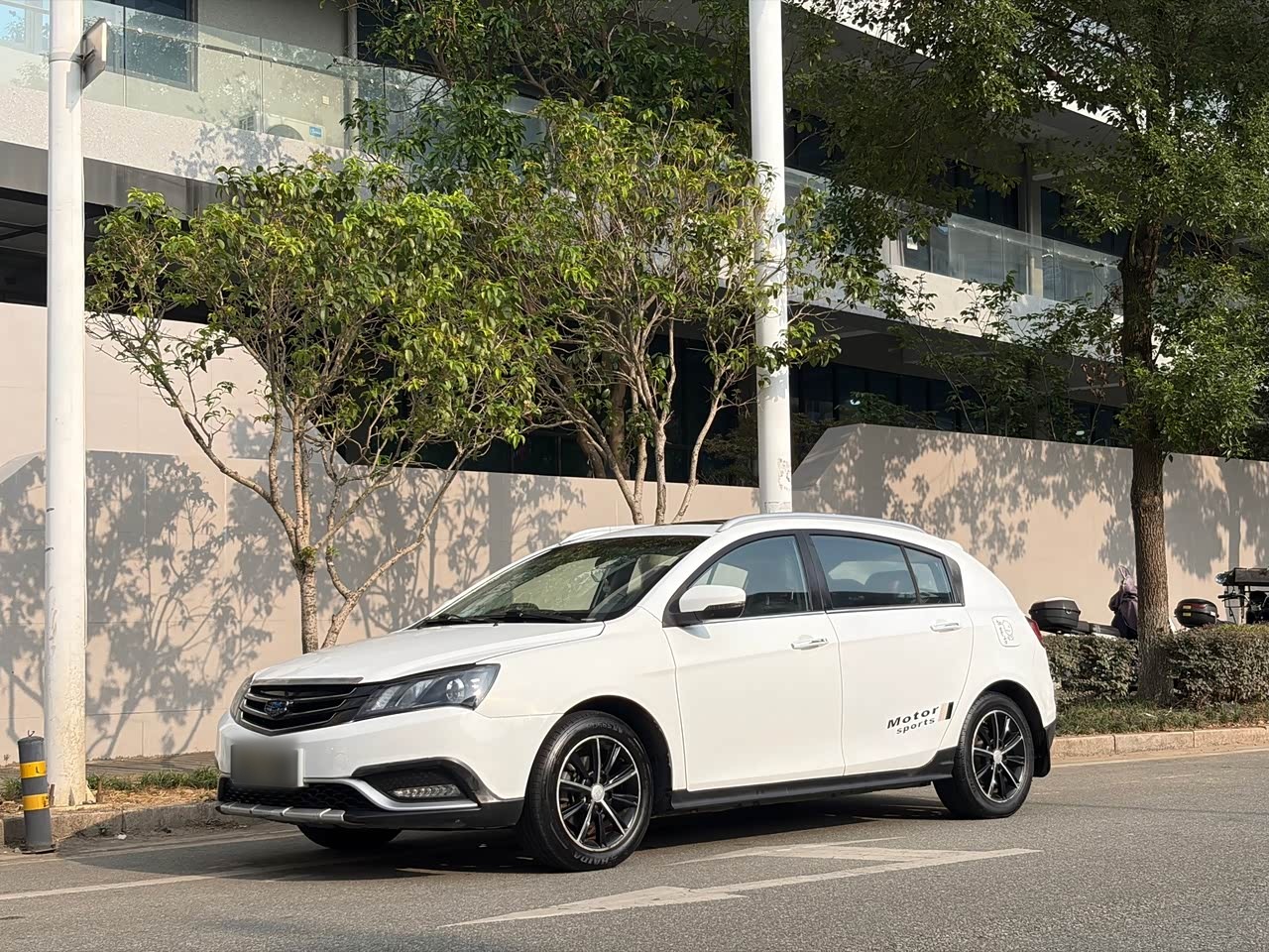 Emgrand 2016 Hatchback RS 1.5L CVT