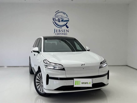 L90 2025 Ultra 6-Seater