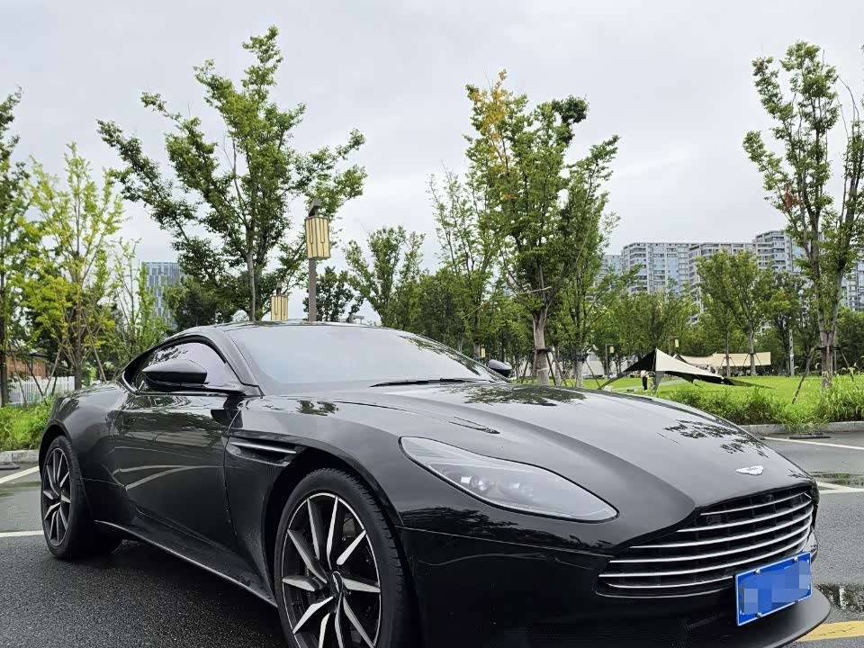 DB11 2019 4.0T V8 Coupe