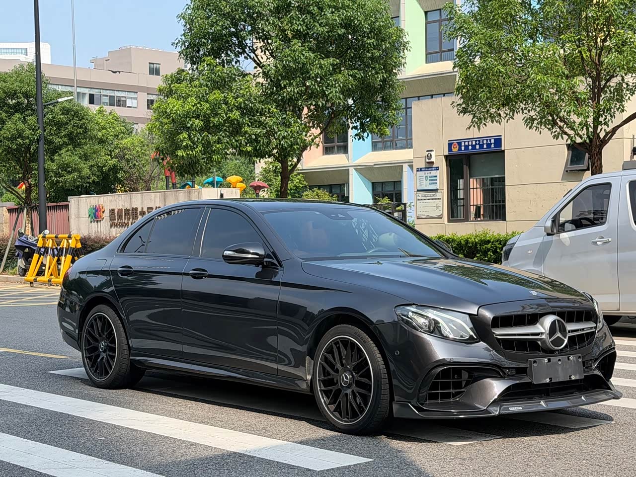 Mercedes-BenzE-Class 2016 E 200 L Sport