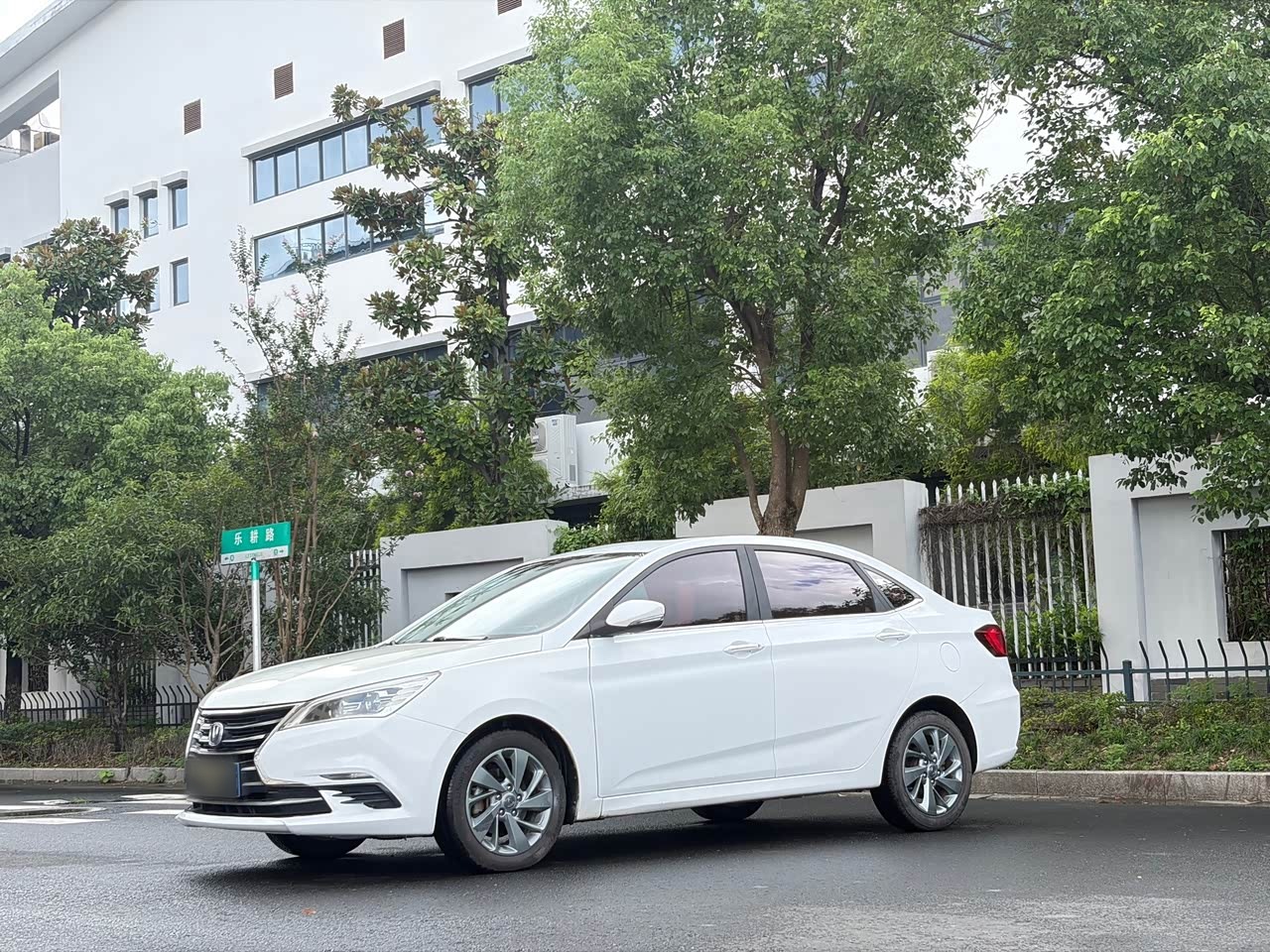 Eado DT 2018 1.6L MT Exclusive