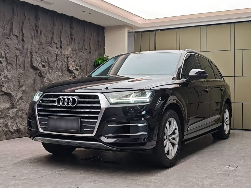 AudiQ7 2019 55 TFSI Tech