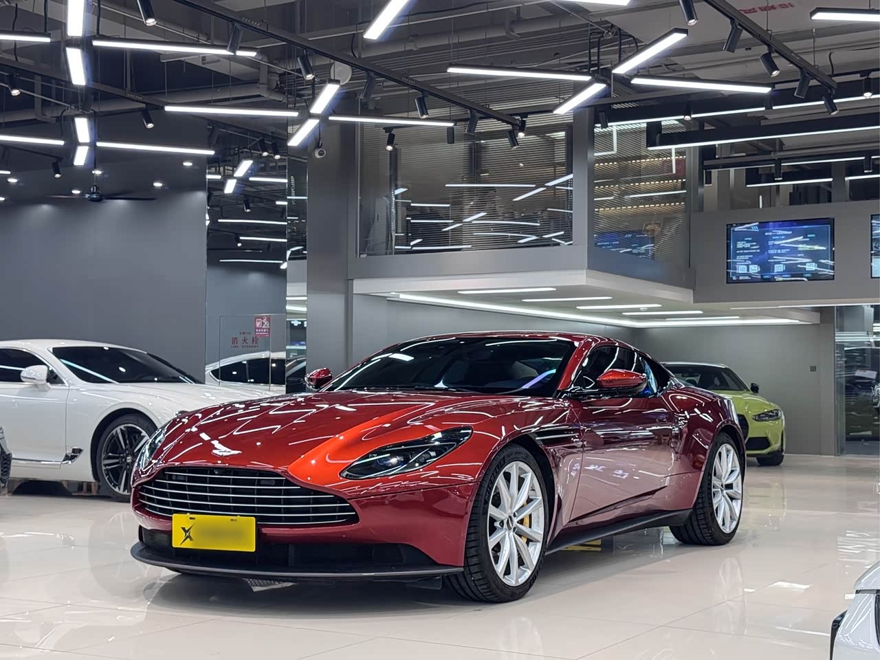 DB11 2019 4.0T V8 Coupe