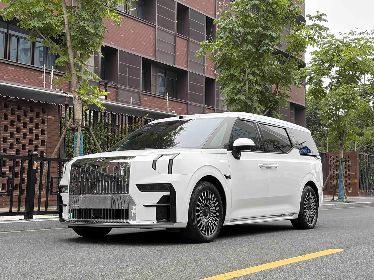 009 2024 7-Seater 108kWh