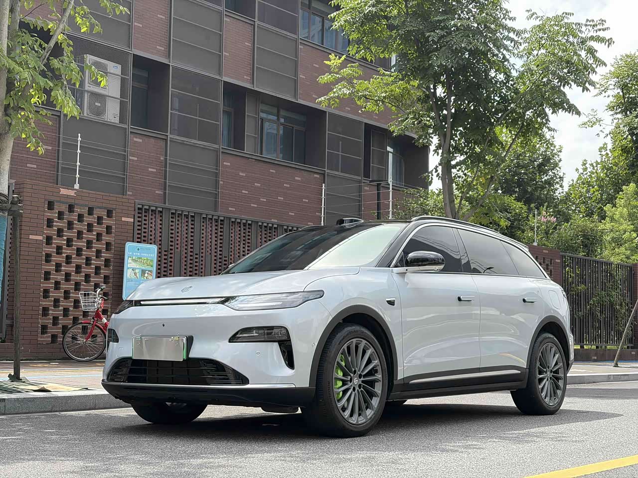 C11 2026 EREV 300 LiDAR Smart Premium