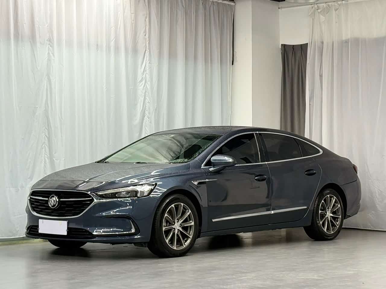 LaCrosse 2019 28T Luxury