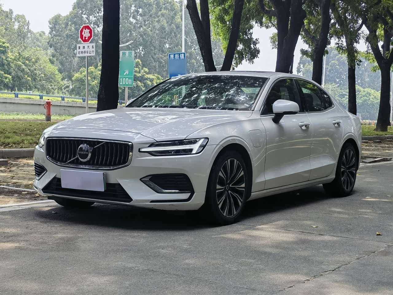 S60 Hybrid 2024 T8 AWD Long Range Luxury