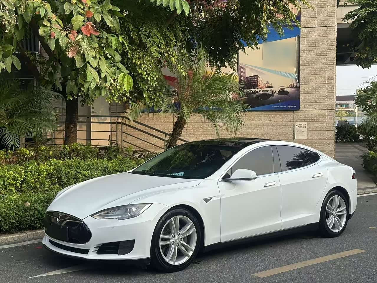 Model S 2015 Model S 70D