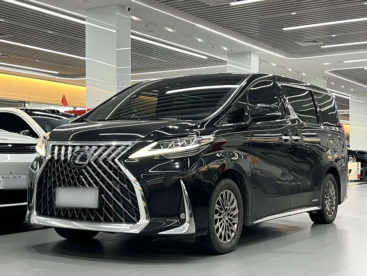LexusLM 2020 300h 7-Seater