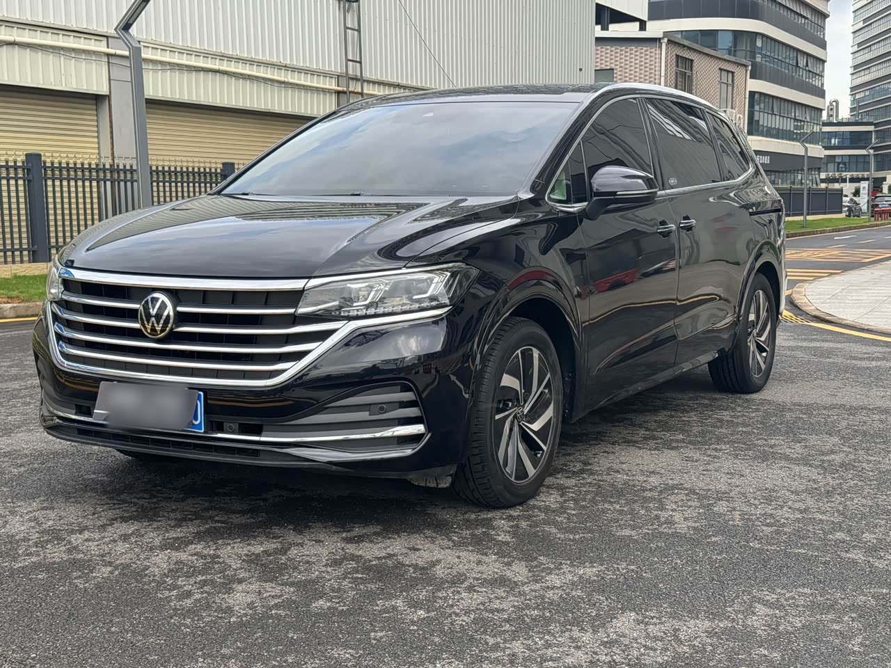 Viloran 2023 330TSI Luxury