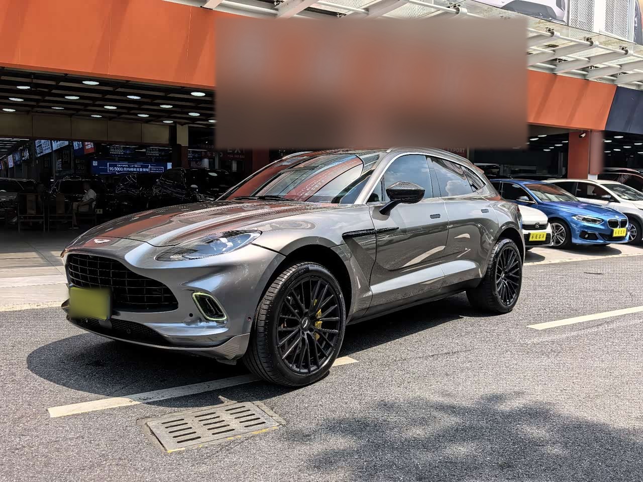 DBX 2022 4.0T V8
