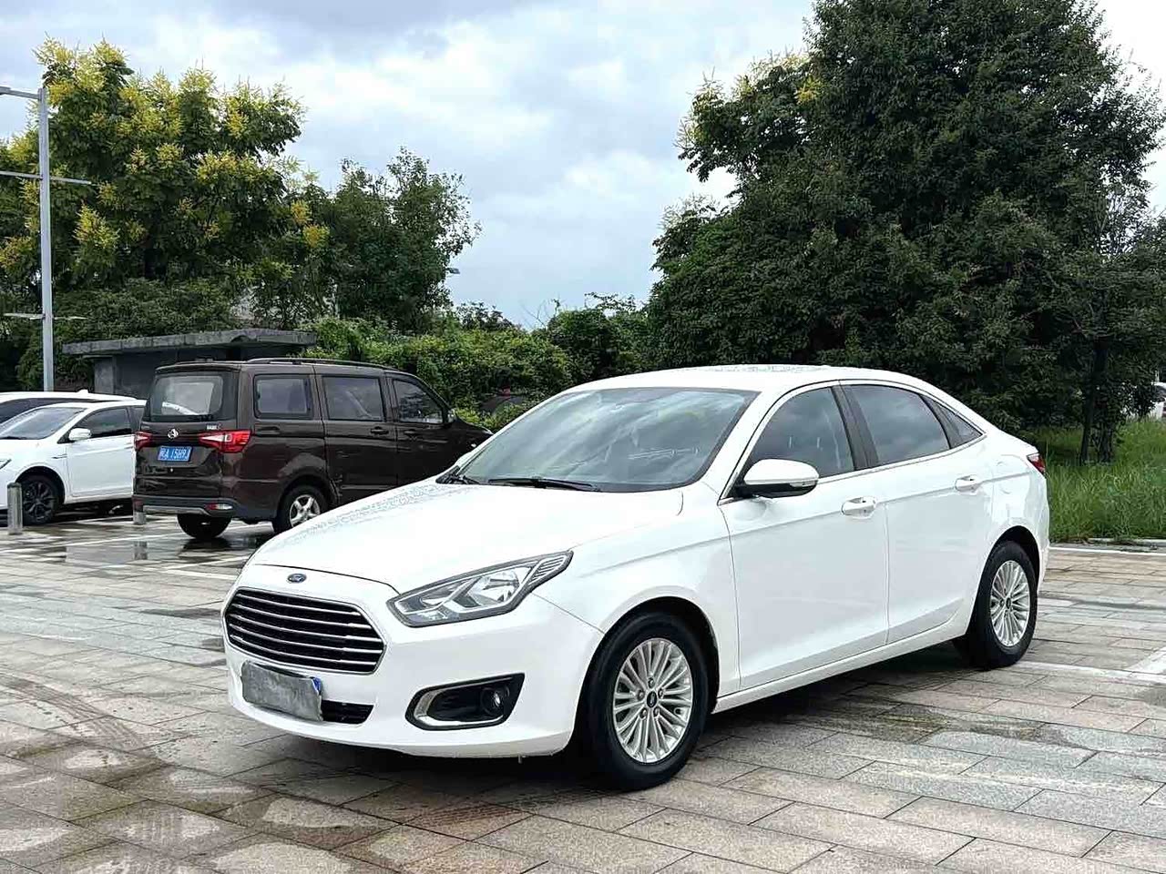Escort 2017 1.5L AT Comfort