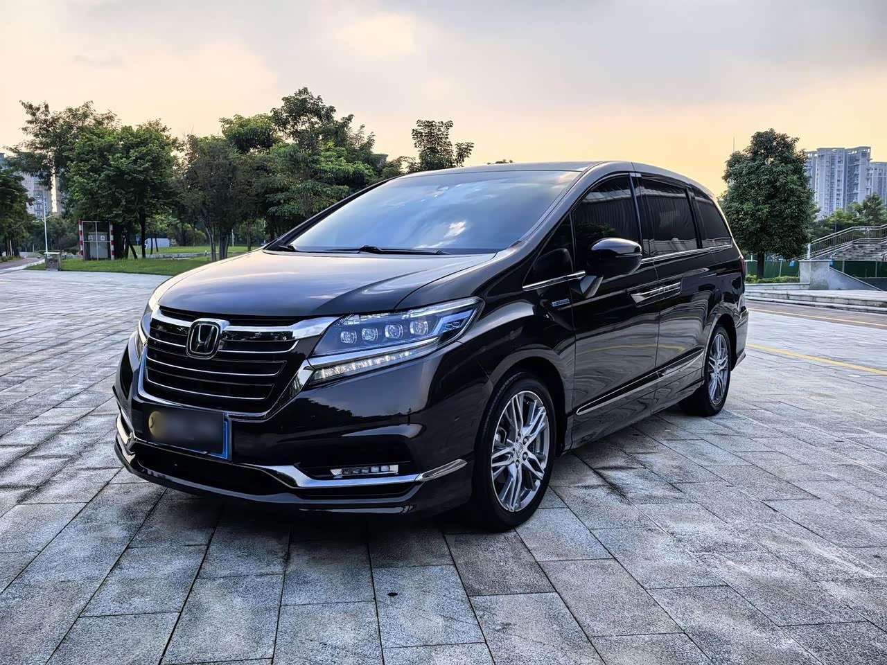 Elysion 2019 2.0L Hybrid Luxury