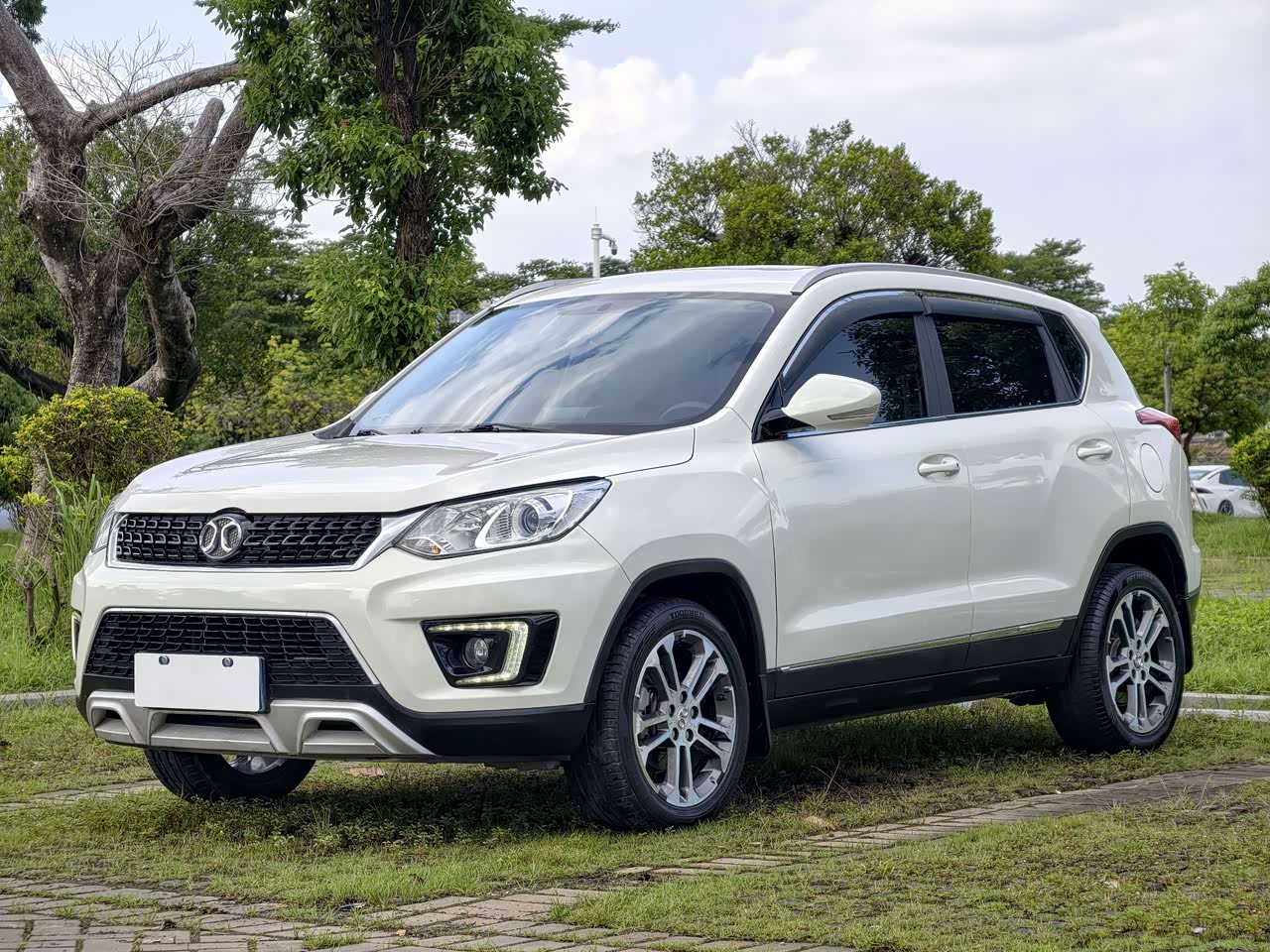 X35 2016 1.5L AT Luxury