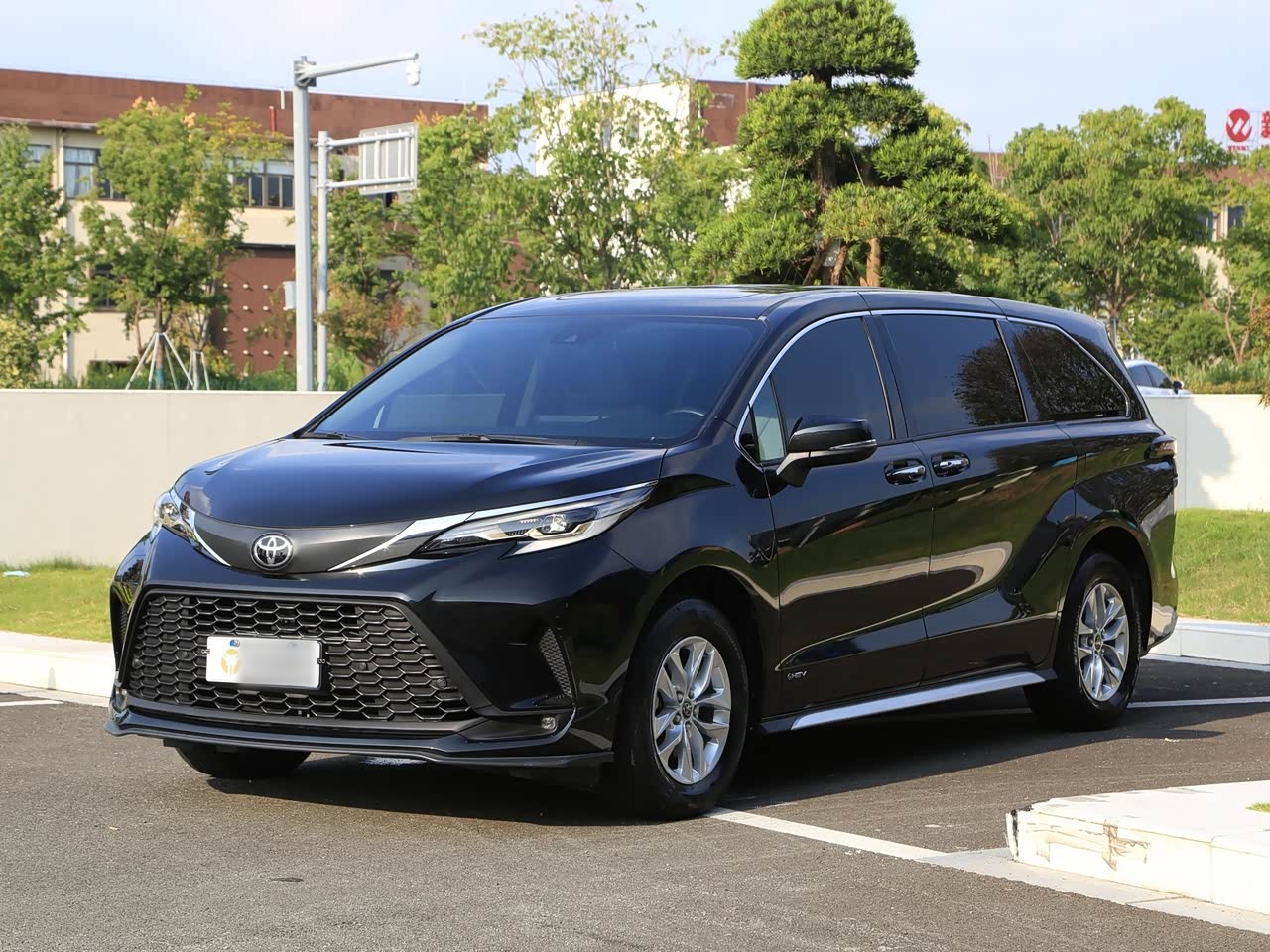 Granvia 2024 2.5L Hybrid Comfort