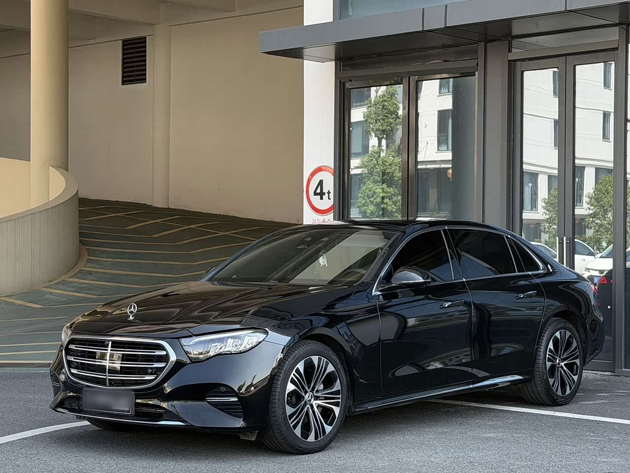 Mercedes-BenzE-Class 2025 E 300 L Luxury