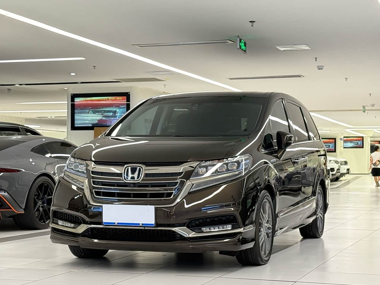 Elysion 2019 2.0L Hybrid Supreme