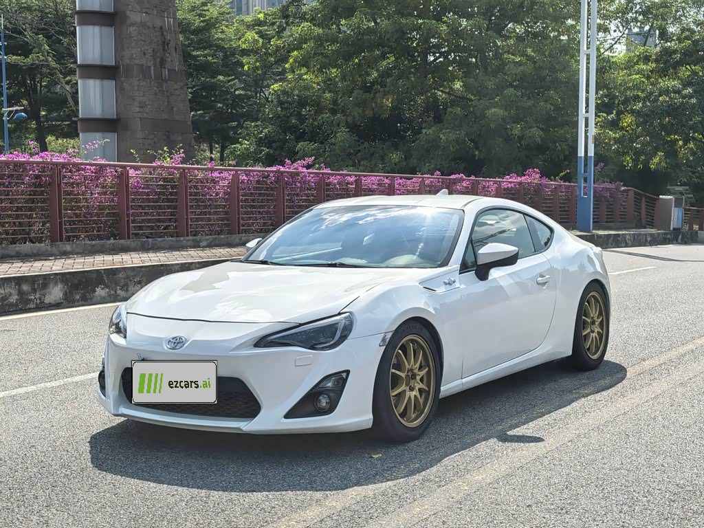 86 2014 2.0L MT Luxury