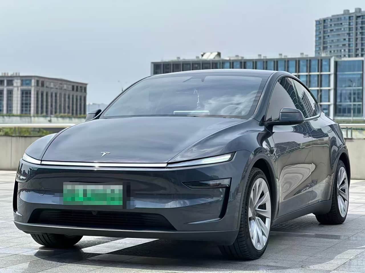 Model Y 2025 Long Range AWD Launch Edition