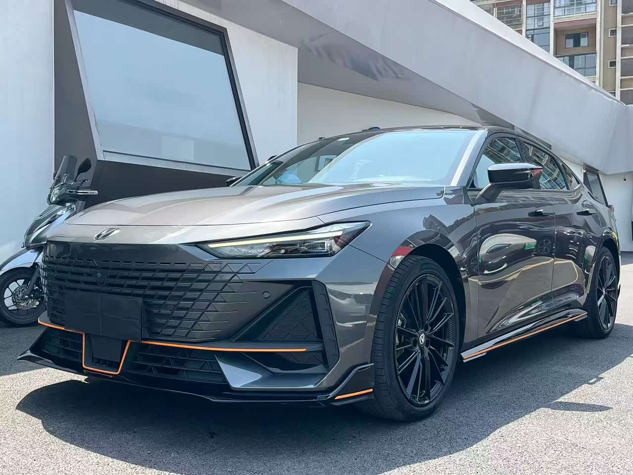 UNI-V 2023 1.5T Sport