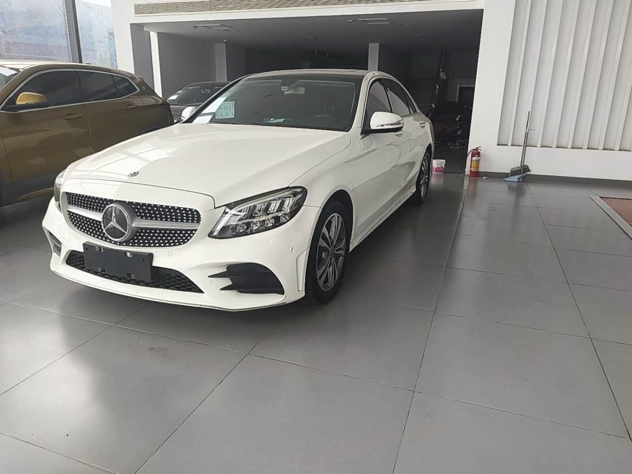 Mercedes-BenzE-Class 2017 E 200 L 4MATIC