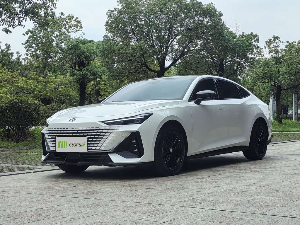UNI-V 2022 1.5T Premium