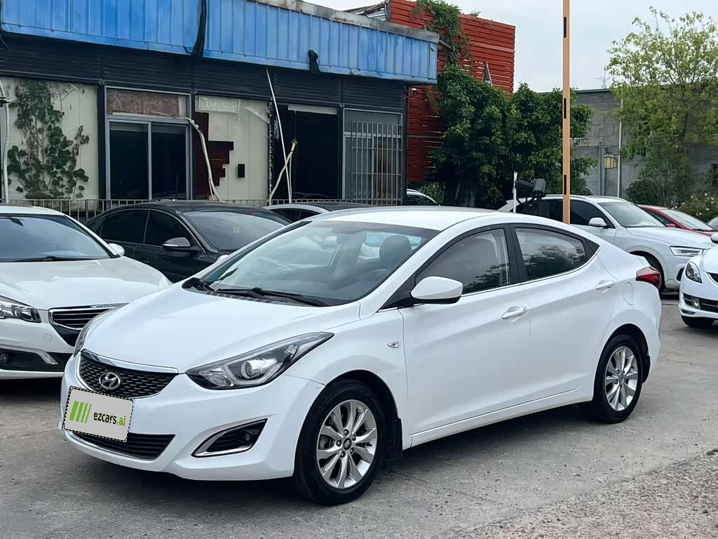 Elantra 2016 1.6L AT Smart