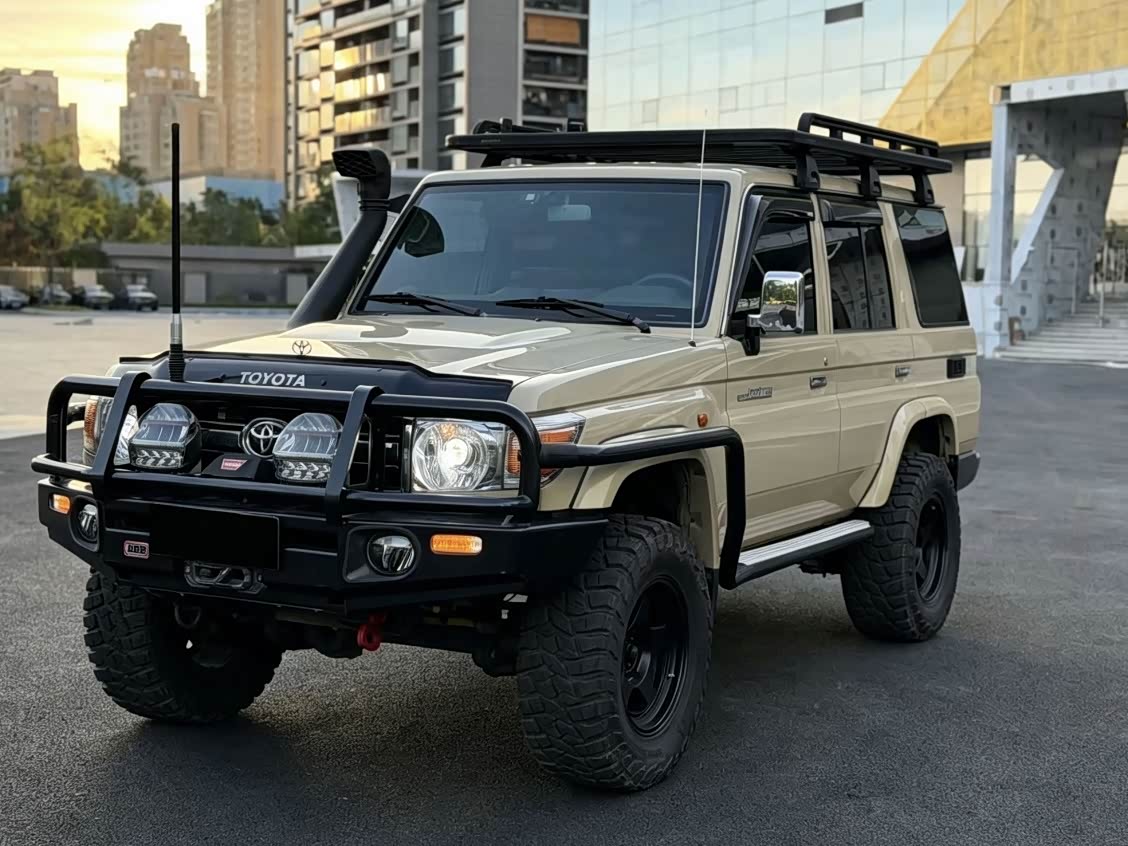 Land Cruiser Imported LC76 2023 4.0L MT