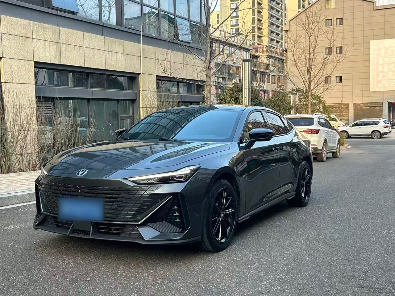 UNI-V 2023 1.5T Premium