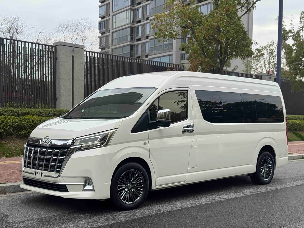 HIACE 2024 3.5L V6 AT