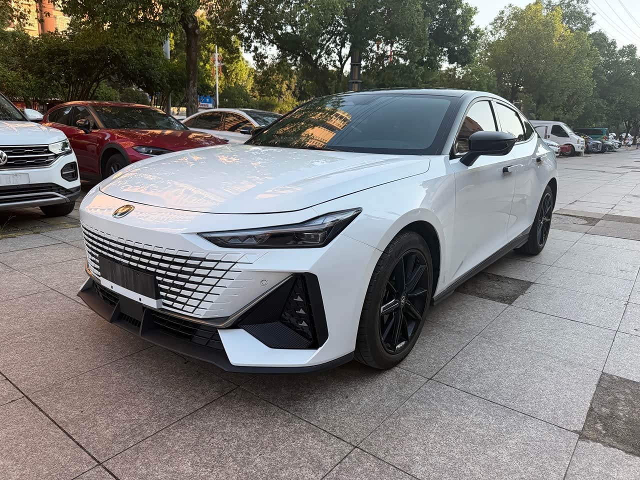 UNI-V 2023 1.5T Premium