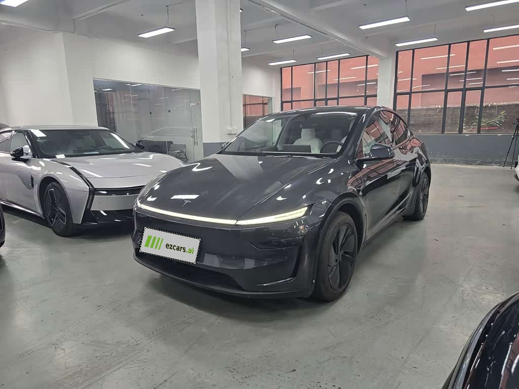 Model Y 2025 RWD