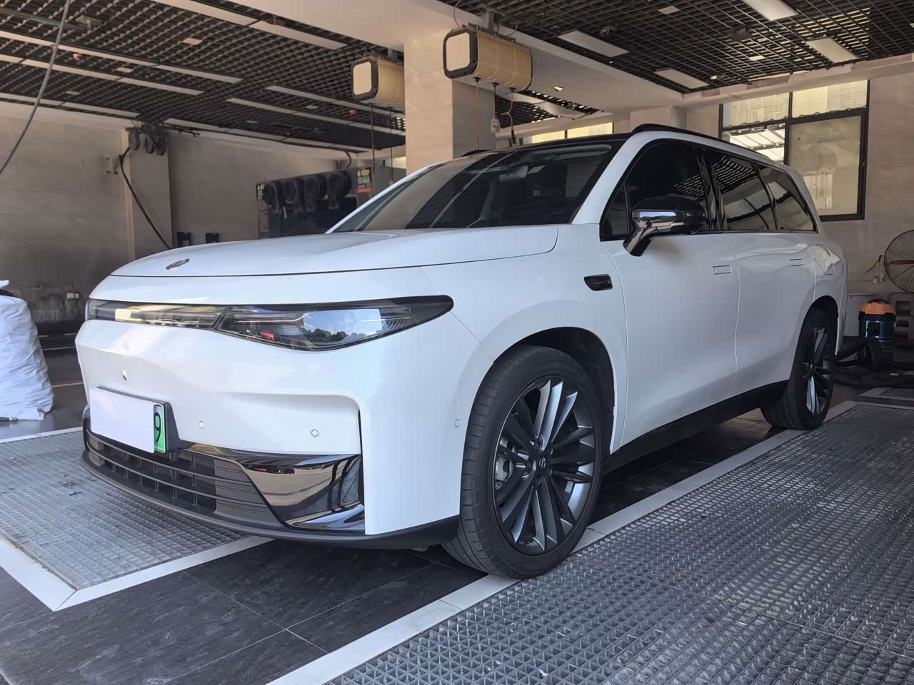 C16 2026 EV 580 Exclusive 6-Seater