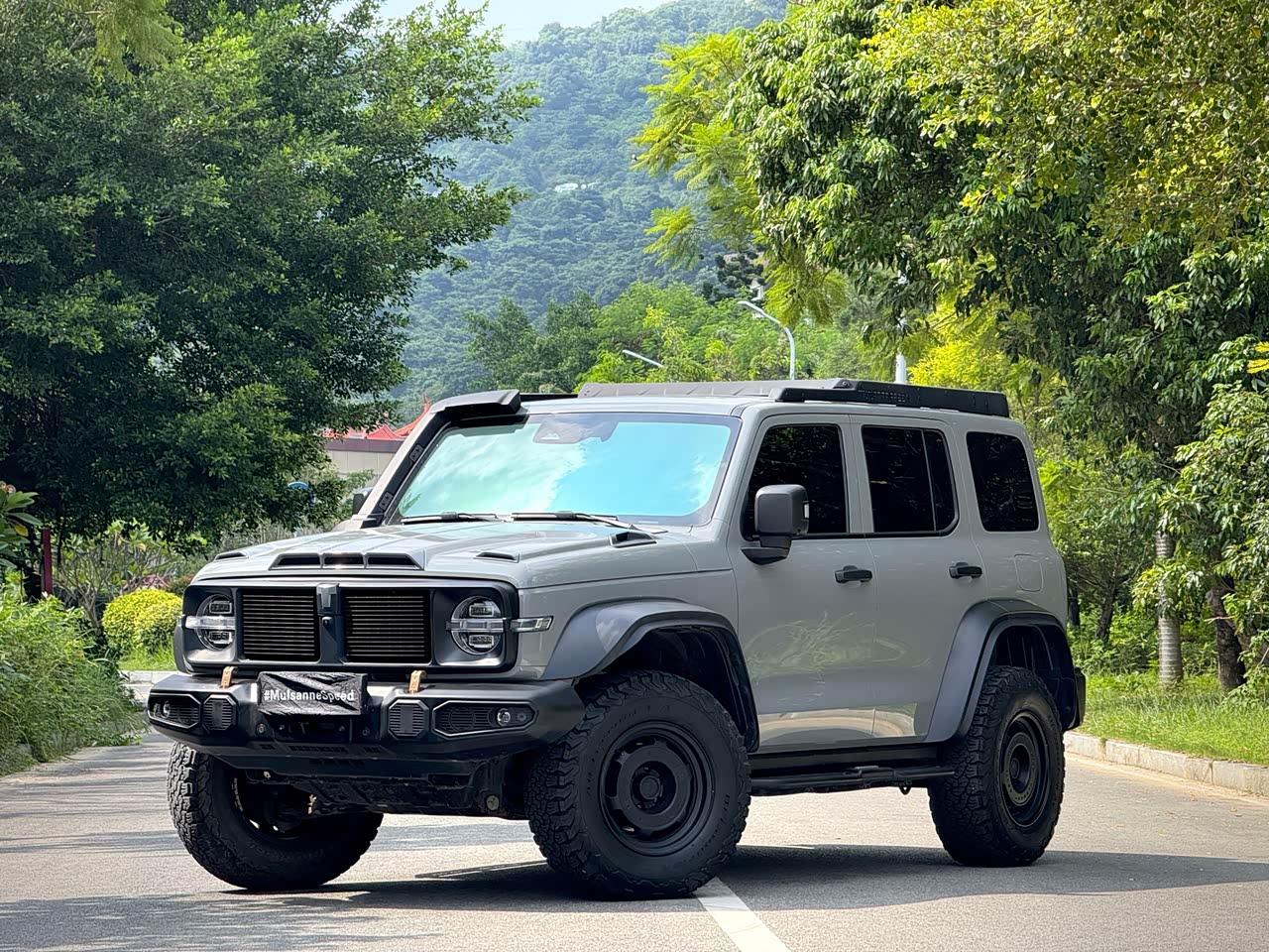 300 2023 2.0T 02