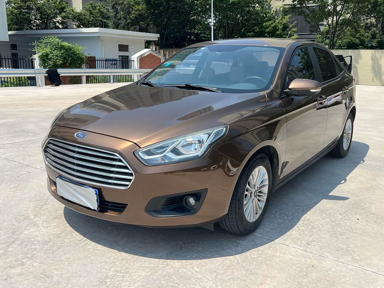 Escort 2017 1.5L AT Comfort
