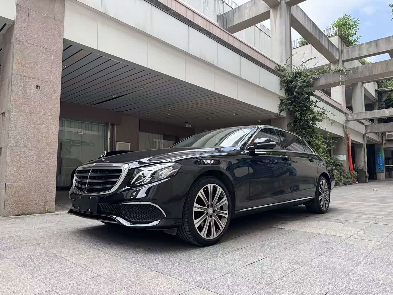 Mercedes-BenzE-Class 2016 E 300 L Luxury