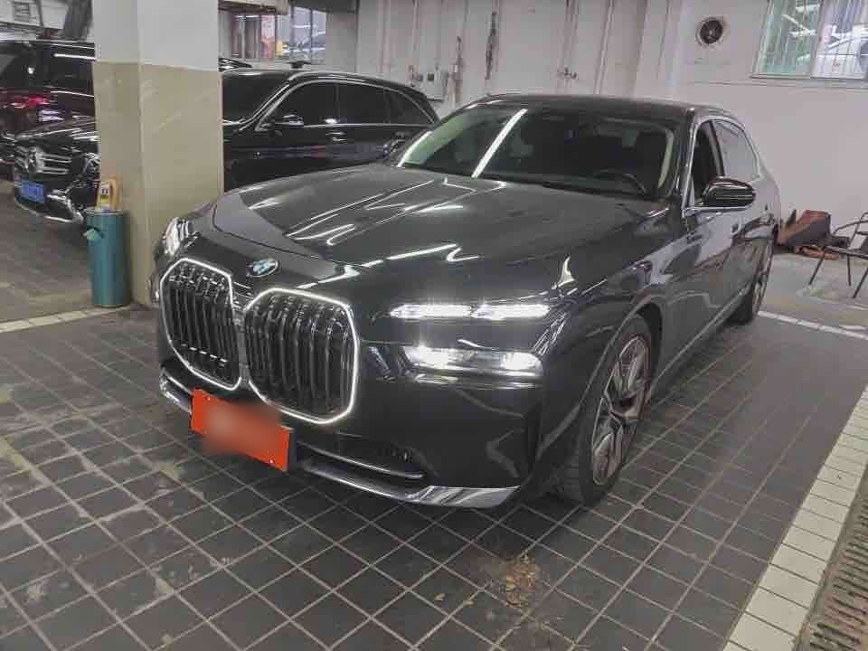 7 Series 2023 740Li Leading Luxury