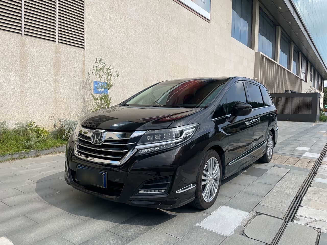 Elysion 2016 2.4L Supreme