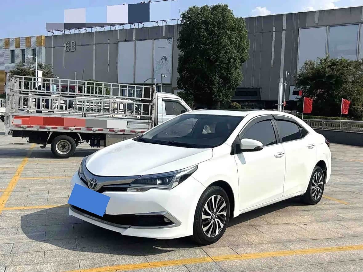 Corolla 2017 Facelift Hybrid 1.8L E-CVT Leading